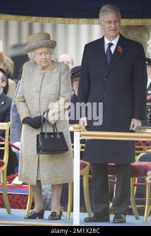 20141106 - LONDON, VEREINIGTES KÖNIGREICH: Die britische Königin Elizabeth II. Und König Philippe - Filip von Belgien, abgebildet während eines königlichen Besuches zur Einweihung des Gedenkgartens „Flanders Fields Memorial Garden“ des Ersten Weltkriegs in London, Vereinigtes Königreich, Donnerstag, 06. November 2014. BELGA FOTO ERIC LALMAND Stockfoto