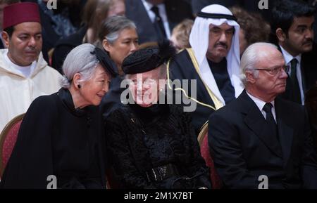 20141212 – BRÜSSEL, BELGIEN: Prinz Moulay Rachid von Marokko, japanische Kaiserin Michiko, Prinzessin Sirindhorn von Thailand, unbekannte Königin Margrethe von Dänemark und Koweit sowie König Carl XVI Gustaf von Schweden, die während der Beerdigung von Königin Fabiola in der Kathedrale St. Michael und St. Gudula abgebildet wurden (Cathedral des Saints Michel et Gudule / Sint-Michiels- en Sint-Goedele kathedraal), Freitag, den 12. Dezember 2014 in Brüssel. Königin Fabiola de Mora y Aragon, Witwe des belgischen Königs Boudewijn - Baudouin, verstarb am Freitag, den 5. Dezember, im Alter von 86 Jahren. BELGA FOTO BENOIT DOPPPAGNE Stockfoto