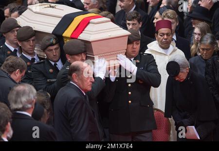 20141212 – BRÜSSEL, BELGIEN: Prinz Moulay Rachid von Marokko, japanische Kaiserin Michiko und Prinzessin Sirindhorn von Thailand, die während der Beerdigung von Königin Fabiola in der Kathedrale St. Michael und St. Gudula (Cathedral des Saints Michel et Gudule / Sint-Michiels- en Sint-Goedele kathedraal) in Brüssel, Freitag, den 12. Dezember 2014, abgebildet wurden. Königin Fabiola de Mora y Aragon, Witwe des belgischen Königs Boudewijn - Baudouin, verstarb am Freitag, den 5. Dezember, im Alter von 86 Jahren. BELGA FOTO BENOIT DOPPPAGNE Stockfoto