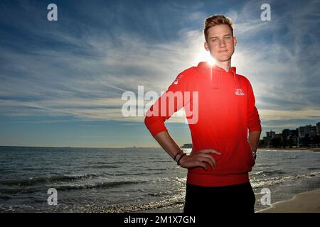 20141211 - BENICASSIM, SPANIEN: Belgischer Tim Wellens von Lotto - Belisol posiert für den Fotografen und am dritten Tag des Wintertrainingslagers der Radmannschaft Lotto-Belisol in Benicassim, Spanien, Donnerstag, 11. Dezember 2014. BELGA FOTO DAVID STOCKMAN Stockfoto