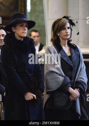 20150212 – BRÜSSEL, BELGIEN: Prinzessin Claire von Belgien und Prinzessin Marie Esmeralda von Belgien, die in einer Messe zum Gedenken an die verstorbenen Mitglieder der belgischen Königsfamilie in der Kirche Onze-Lieve-Vrouwkerk - Eglise Notre-Dame in Laeken-Laken, Brüssel, am Donnerstag, den 12. Februar 2015 fotografiert wird. BELGA FOTO DIRK WAEM Stockfoto