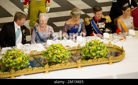 17-3-2015 KOPENHAGEN - König Willem-Alexander und Königin Maxima der Niederlande und Königin Margarethe und Prinz Henrik von Dänemark beim Staatsbankett im Schloss Christiansborg in Kopenhagen, Dänemark, 17. März 2015. Kronprinz Frederik und Kronprinzessin Mary, der holländische König und die Königin, sind für einen zweitägigen Staatsbesuch in Dänemark. COPYRIGHT ROBIN UTRECHT Stockfoto