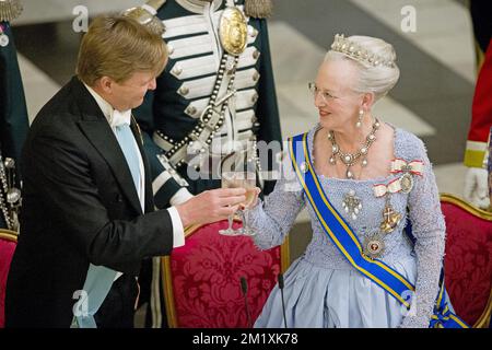 17-3-2015 KOPENHAGEN - König Willem-Alexander und Königin Maxima der Niederlande und Königin Margarethe und Prinz Henrik von Dänemark beim Staatsbankett im Schloss Christiansborg in Kopenhagen, Dänemark, 17. März 2015. Kronprinz Frederik und Kronprinzessin Mary, der holländische König und die Königin, sind für einen zweitägigen Staatsbesuch in Dänemark. COPYRIGHT ROBIN UTRECHT Stockfoto