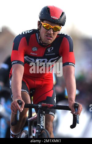 Jempy Drucker von BMC Racing Team aus Luxemburg, der nach der 58.. Ausgabe des Radrennen „E3 Prijs Vlaanderen Harelbeke“, 215,3km von und nach Harelbeke, Freitag, den 27. März 2015, eintrifft. BELGA FOTO LUC CLAESSEN Stockfoto