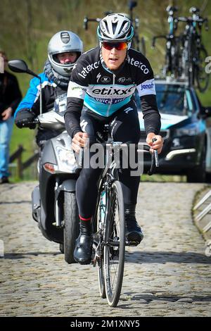 20150401 – OUDENAARDE, BELGIEN: Italienischer Matteo Trentin vom Team Ettix – Quick-Step, der am Mittwoch, den 01. April 2015, vor der „De Ronde van Vlaanderen“ in Oudenaarde in diesem Wochenende auf dem Paterberg während einer Leichtathletik gezeigt wird. BELGA FOTO LUC CLAESSEN Stockfoto