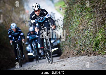 20150401 - OUDENAARDE, BELGIEN: Italienischer Matteo Trentin vom Team Ettix - Quick-Step, der am Mittwoch, den 01. April 2015, vor der „De Ronde van Vlaanderen“ in Oudenaarde in diesem Wochenende auf dem Koppenberg während einer Leichtathletik abgebildet wird. BELGA FOTO LUC CLAESSEN Stockfoto