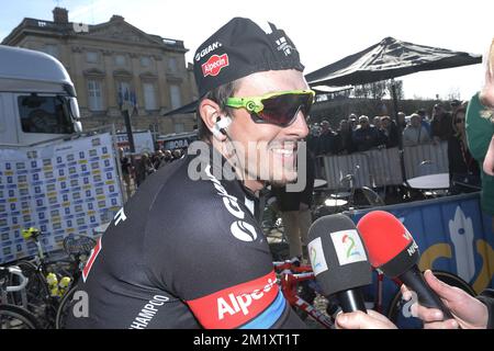 Deutscher John Degenkolb von Team Giant-Alpecin, das zu Beginn des eintägigen Radrennens „Paris-Roubaix“, 253,5 km von Compiegne bis zum Velodrome in Roubaix, Sonntag, 12. April 2015, fotografiert wurde. Stockfoto