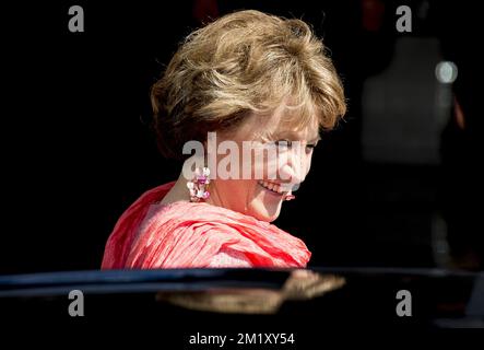 AMSTERDAM - Ankunft der Prinzessin Margriet Feier für König Willem alexander im Dam-Palast in Amsterdam COPYRIGHT ROBIN UTRECHT Stockfoto