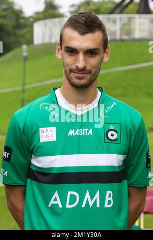 FOTO: Gregory Mertens starb im Alter von 24 Jahren nach einem Herzstillstand während des Spielens. Gregory Mertens vom 2011-2012. Saisonteam des belgischen Fußballteams Cercle Brügge, das am Montag, den 18. Juli 2011, beim offiziellen Fotoshooting in Brügge zu sehen ist. Stockfoto