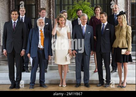 20150617 - BRÜSSEL, BELGIEN: (Back, von L bis R) Lord Frederick Wellesley, Prinz Pieter-Christiaan d'Orange-Nassau, belgische Gräfin Stephanie de Lannoy, Prinz Guillaume, Erbgroßherzog von Luxemburg, Grafin Blucher von Wahlstatt, Lukas Graf Blucher von Blustatt (Front, von L bis R), Prinz Nikopolaus, Prinz Nikopolaus, Jean-Furcher von Wahlstatt, Königin Mathilde von Belgien, König Philippe - Filip von Belgien, Arthur Gerald Wellesley, Graf von Mornington und Jemma Wellesley, Marchionin von Douro, posieren für ein Familienporträt auf einem Empfang des belgischen Königspaares mit Lux Stockfoto