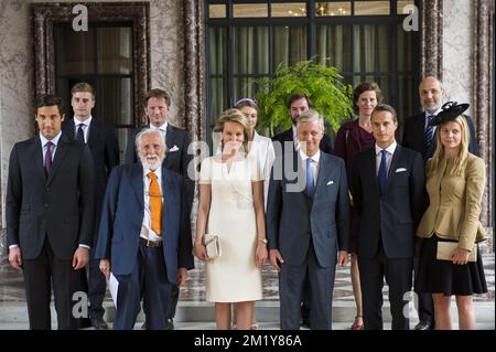 20150617 - BRÜSSEL, BELGIEN: (Back, von L bis R) Lord Frederick Wellesley, Prinz Pieter-Christiaan d'Orange-Nassau, belgische Gräfin Stephanie de Lannoy, Prinz Guillaume, Erbgroßherzog von Luxemburg, Grafin Blucher von Wahlstatt, Lukas Graf Blucher von Blustatt (Front, von L bis R), Prinz Nikopolaus, Prinz Nikopolaus, Jean-Furcher von Wahlstatt, Königin Mathilde von Belgien, König Philippe - Filip von Belgien, Arthur Gerald Wellesley, Graf von Mornington und Jemma Wellesley, Marchionin von Douro, posieren für ein Familienporträt auf einem Empfang des belgischen Königspaares mit Lux Stockfoto