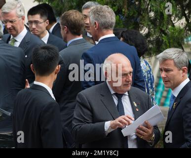 20150622 Uhr - WUHAN, CHINA: Leiter der Protokollabteilung des Königlichen Palastes, Vizeadmiral Pierre Warnauts und Alain Gerardy, abgebildet an der Universität Wuhan am dritten Tag eines königlichen Besuchs in China, Montag, den 22. Juni 2015, in China. BELGA FOTO BENOIT DOPPPAGNE Stockfoto