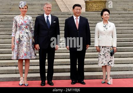 20150623 UHR - PEKING, CHINA: Königin Mathilde von Belgien, König Philippe - Filip, der chinesische Präsident Xi Jinping und seine Frau Peng Liyuan, die bei einer Begrüßungszeremonie vor der Großen Volkshalle in Peking am vierten Tag eines königlichen Besuchs in China, Dienstag, den 23. Juni 2015, in China, abgebildet wurden. BELGA-FOTOPOOL PHILIP REYNAERS Stockfoto