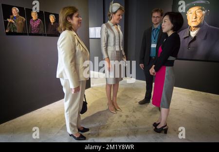 20150624 - PEKING, CHINA: Königin Mathilde von Belgien spricht mit Diane Wang, Gründerin und CEO von DHGate.com, vor einem Treffen mit führenden chinesischen Damen im Temple Hotel in Peking am fünfzehnten Tag eines königlichen Besuchs in China, Mittwoch, den 24. Juni 2015, in China. BELGA FOTO BENOIT DOPPPAGNE Stockfoto