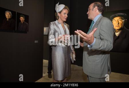 20150624 Uhr - PEKING, CHINA: Königin Mathilde von Belgien wird vom Gründer des Temple Hotel, dem belgischen Juan Van Wassenhove, begrüßt, bevor Sie am 5. Tag eines königlichen Besuchs in China, Mittwoch, den 24. Juni 2015, in China ein Diner mit führenden chinesischen Damen in Peking besuchen. BELGA FOTO BENOIT DOPPPAGNE Stockfoto