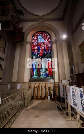 Das Innere der St. Philip's Cathedral, Colmore Row, Birmingham, West Midlands, England, mit Buntglas von Edward Burne-Jones Stockfoto