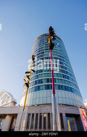 The Rotunda, ein berühmtes, unter Denkmalschutz stehendes Gebäude der Kategorie II, das in Wohnwohnungen in New Street, Birmingham, West Midlands, England umgewandelt wurde Stockfoto