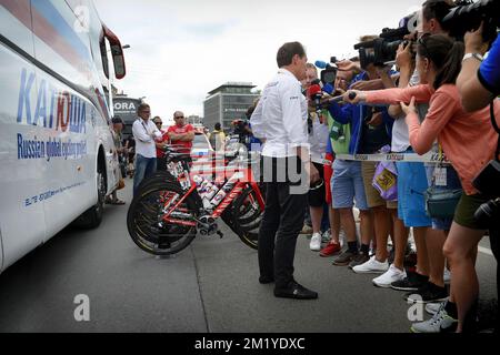 Russischer Viacheslav Ekimov, General Manager des Teams Katusha, wurde vor Beginn der 8. Etappe der 102.. Ausgabe des Radrennen Tour de France, 181,5 km von Rennes nach Mur de Bretagne, Frankreich, Samstag, den 11. Juli 2015, fotografiert. Die diesjährige Tour de France findet vom 4. Bis 26. Juli statt. Stockfoto