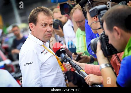 Russischer Viacheslav Ekimov, General Manager des Teams Katusha, wurde vor Beginn der 8. Etappe der 102.. Ausgabe des Radrennen Tour de France, 181,5 km von Rennes nach Mur de Bretagne, Frankreich, Samstag, den 11. Juli 2015, fotografiert. Die diesjährige Tour de France findet vom 4. Bis 26. Juli statt. Stockfoto