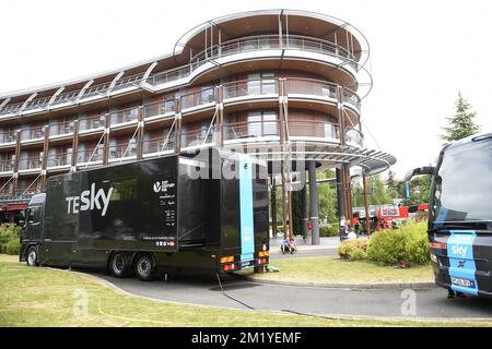 Abbildung zeigt die Team Sky Trucks im Hotel Parc Beaumont am ersten Ruhetag der 2015. Ausgabe des Radrennen Tour de France, Montag, den 13. Juli 2015 in Pau, Frankreich. Stockfoto