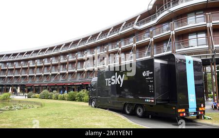 Abbildung zeigt die Team Sky Trucks im Hotel Parc Beaumont am ersten Ruhetag der 2015. Ausgabe des Radrennen Tour de France, Montag, den 13. Juli 2015 in Pau, Frankreich. Stockfoto