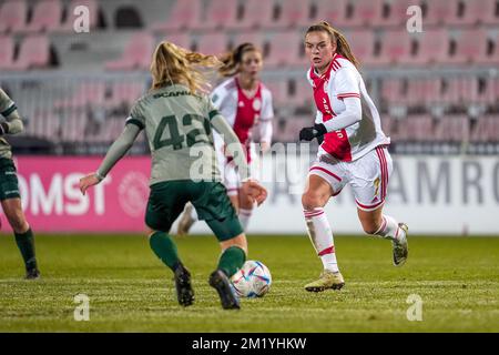 AMSTERDAM, NIEDERLANDE - DEZEMBER 13: Romee Leuchter von Ajax beim niederländischen Azerion Eredivisie Women Match zwischen Ajax und PEC Zwolle im Sportpark de Toekomst am 13. Dezember 2022 in Amsterdam, Niederlande (Foto: Patrick Goosen/Orange Pictures) Stockfoto