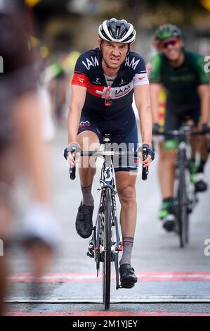 Der belgische Dries Devenyns von IAM Cycling überquert die Ziellinie in der dritten Etappe des Radrennens Tour De Wallonie, 207km km von Bastogne nach Namur, Montag, 27. Juli 2015. Stockfoto