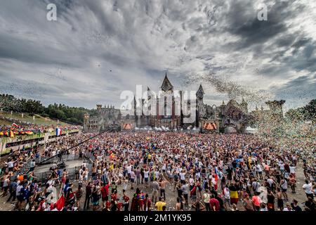 Die Abbildung zeigt die Hauptniederlassung am ersten Tag des Musikfestivals Tomorrowland, Freitag, den 24. Juli 2015. Die 11.. Ausgabe des Tomorrowland Electronic Music Festivals findet vom 24. Bis 26. Juli 2015 im „De Schorre“-Gelände in Boom statt. Stockfoto