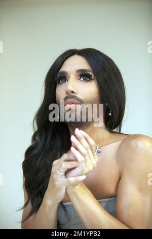 20150809 - ANTWERPEN, BELGIEN: Conchita Wurst auf einer Pressekonferenz in Antwerpen zum Abschlussfestival von Antwerpen Pride, Sonntag, den 09. August 2015. BELGA FOTO NICOLAS MAETERLINCK Stockfoto