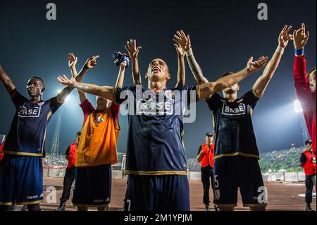 20150806 - LÜTTICH, BELGIEN: Anthony Knockaert von Standard feiert nach dem Gewinn eines Rückspiels der dritten Vorrunde des UEFA Europa League-Wettbewerbs zwischen dem bosnischen Fußballverein FK Zeljeznicar und dem belgischen Fußballteam Standard de Liege im Asim Ferhatovic Hase-Stadion in Sarajevo, Bosnien und Herzegowina, Donnerstag, den 06. August 2015. Standard gewann die erste Etappe 2-1. BELGA FOTO LAURIE DIEFFEMBACQ Stockfoto