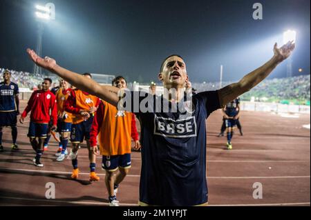 20150806 - LÜTTICH, BELGIEN: Anthony Knockaert von Standard feiert nach dem Gewinn eines Rückspiels der dritten Vorrunde des UEFA Europa League-Wettbewerbs zwischen dem bosnischen Fußballverein FK Zeljeznicar und dem belgischen Fußballteam Standard de Liege im Asim Ferhatovic Hase-Stadion in Sarajevo, Bosnien und Herzegowina, Donnerstag, den 06. August 2015. Standard gewann die erste Etappe 2-1. BELGA FOTO LAURIE DIEFFEMBACQ Stockfoto