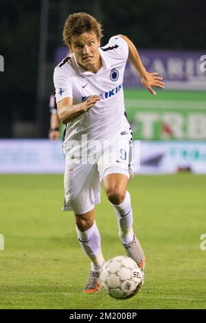 20150911 - MOUSCRON, BELGIEN: Die Jelle Vossen des Vereins kämpft um den Ball während des Jupiler Pro League-Spiels zwischen Mouscron-Peruwelz und dem Club Brügge in Mouscron, Freitag, den 11. September 2015, am 07. Tag der belgischen Fußballmeisterschaft. BELGA FOTO KURT DESPLENTER Stockfoto