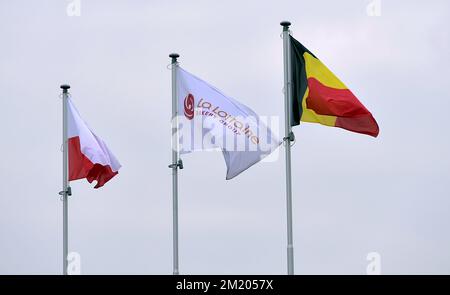 20151014 – WARSCHAU, POLEN: Abbildung zeigt Flaggen während eines Besuchs in La Lorraine Poland, belgisches Bäckereiwerk in Warschau, Polen, am zweiten Tag eines dreitägigen Staatsbesuchs Belgiens in Polen, Mittwoch, den 14. Oktober 2015. BELGA FOTO ERIC LALMAND Stockfoto