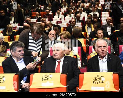 20151020 - PARIS, FRANKREICH: Ehemalige Radfahrer Französisch Bernard Thevenet, Raymond Poulidor und niederländischen Joop Zoetemelk im Bild bei der offiziellen Präsentation der Tour de France 2016 Route, Dienstag 20 Oktober 2015, in Paris, Frankreich. BELGA FOTO FRED PORCU Stockfoto