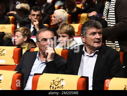 20151020 – PARIS, FRANKREICH: Ehemalige französische Radfahrer Bernard Hinault und Bernard Thevenet, die bei der offiziellen Vorstellung der Route 2016 Tour de France am Dienstag, den 20. Oktober 2015, in Paris, Frankreich, abgebildet wurden. BELGA FOTO FRED PORCU Stockfoto