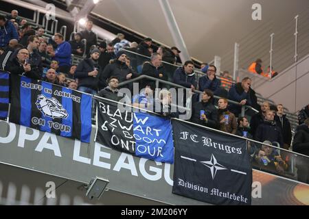 20151022 – WARSCHAU, POLEN: Die Fans des Clubs werden vor einem Spiel zwischen dem belgischen First Division Club Brügge und dem polnischen Clib Legia Warshau in Warschau, Polen, am Donnerstag, den 22. Oktober 2015, fotografiert. Stockfoto