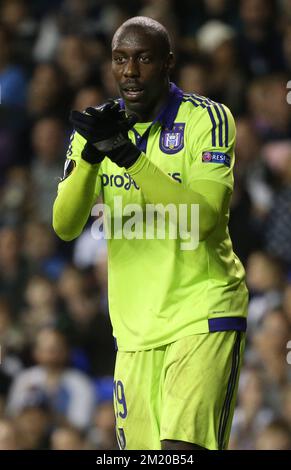 20151105 - LONDON, GROSSBRITANNIEN: Stefano Okaka von Anderlecht wurde während eines Fußballspiels zwischen der englischen Mannschaft Tottenham Hotspur F.C. und dem belgischen Verein RSC Anderlecht am Donnerstag, den 05. November 2015 in London, Großbritannien, dem vierten Spiel in der Gruppenphase des UEFA Europa League-Wettbewerbs in Gruppe J. BELGA PHOTO VIRGINIE LEFOUR, gezeigt Stockfoto