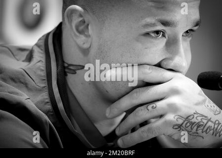 20151112 - BRÜSSEL, BELGIEN: Radja Nainggolan aus Belgien, Foto auf einer Pressekonferenz der belgischen Fußballnationalmannschaft Red Devils, Donnerstag, den 12. November 2015 in Brüssel. Das Team spielt morgen ein freundschaftliches Spiel gegen Italien in Vorbereitung auf EURO2016. BELGA FOTO BRUNO FAHY Stockfoto