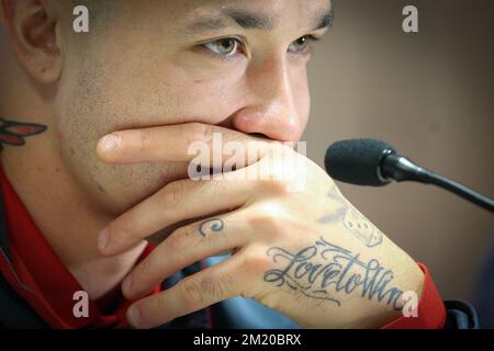 20151112 - BRÜSSEL, BELGIEN: Radja Nainggolan aus Belgien, Foto auf einer Pressekonferenz der belgischen Fußballnationalmannschaft Red Devils, Donnerstag, den 12. November 2015 in Brüssel. Das Team spielt morgen ein freundschaftliches Spiel gegen Italien in Vorbereitung auf EURO2016. BELGA FOTO BRUNO FAHY Stockfoto