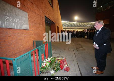20151112 - BRÜSSEL, BELGIEN: KBVB-URBSFA Belgien Fußballgewerkschaftsvorsitzender Francois De Keersmaecker, gezeichnet in einer Gedenkfeier zur Erinnerung an die Katastrophe des Stadions Heysel vor 30 Jahren, in Brüssel, ehemaliges Stadion Heysel, jetzt König-Baudouin-Stadion (Stade ROI-Koning Boudewijnsatdion), Donnerstag, 12. November 2015. Am 29. Mai 1985 wurden 39 Personen wegen Zusammenstößen zwischen Unterstützern und des Zusammenbruchs eines Teils eines Stands vor Beginn des Europapokals zwischen Liverpool und Juventus getötet. Die belgische Nationalmannschaft der Red Devils spielt morgen in Vorbereitung ein freundschaftliches Spiel gegen Italien Stockfoto