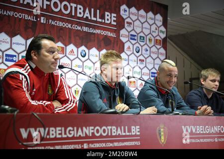 20151112 – BRÜSSEL, BELGIEN: Belgischer Cheftrainer Marc Wilmots, belgischer Kevin De Bruyne und belgischer Radja Nainggolan, die auf einer Pressekonferenz der belgischen Fußballnationalmannschaft Red Devils am Donnerstag, den 12. November 2015 in Brüssel abgebildet wurden. Das Team spielt morgen ein freundschaftliches Spiel gegen Italien in Vorbereitung auf EURO2016. BELGA FOTO BRUNO FAHY Stockfoto