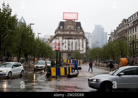 20151121 - BRÜSSEL, BELGIEN: Abbildung zeigt den De Brouckere Place am Samstag, den 21. November 2015, in Brüssel. Die Bedrohungsstufe wurde in der Region Brüssel auf Stufe vier, das Maximum, aktualisiert und bleibt für den Rest des Landes auf Stufe drei. Das Einkaufszentrum, die Haupteinkaufsstraßen, die U-Bahnen und öffentliche Veranstaltungen sind wegen der terroristischen Bedrohung der vierten Ebene für das Wochenende geschlossen und abgesagt. BELGA FOTO NICOLAS MAETERLINCK Stockfoto