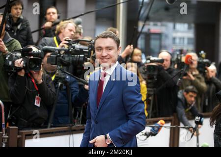 20151218 – BRÜSSEL, BELGIEN: Estnischer Premierminister Taavi Roivas kommt am Freitag, den 18. Dezember 2015, zu einem EU-Gipfeltreffen am Sitz der Europäischen Union in Brüssel. BELGA FOTO NICOLAS MAETERLINCK Stockfoto