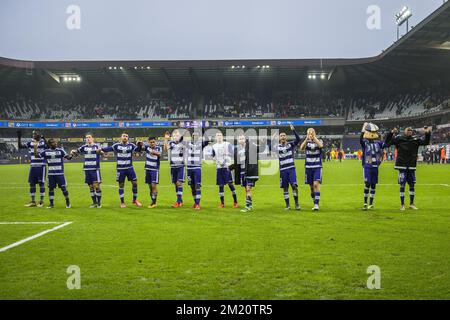 20160124 – BRÜSSEL, BELGIEN: Die Spieler von Anderlecht werden nach dem Spiel der Jupiler Pro League zwischen RSC Anderlecht und Sporting Charleroi in Brüssel am Sonntag, den 24. Januar 2016, am 23. Tag der belgischen Fußballmeisterschaft abgebildet. FOTO VIRGINIE LEFOUR Stockfoto