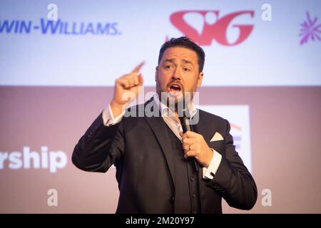 Der Komiker Jason Manford macht seine Nummer Stockfoto