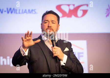 Der Komiker Jason Manford macht seine Nummer Stockfoto