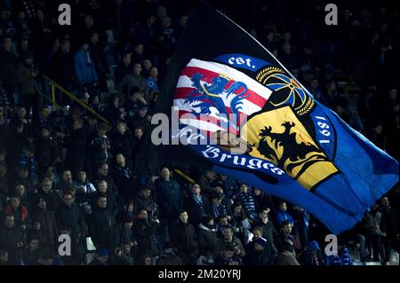 20160203 Uhr – BRÜGGE, BELGIEN: Die Fans des Clubs feiern während des letzten Spiels der Croky Cup Return Leg 1/2 zwischen dem Club Brügge und KAA Gent in Brügge, Mittwoch, den 03. Februar 2016. Gent gewann 2-1 in der ersten Etappe. BELGA FOTO JASPER JACOBS Stockfoto