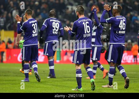 Die Spieler von Anderlecht wurden nach dem Spiel der Jupiler Pro League zwischen RSC Anderlecht und Standard de Liege in Brüssel am Sonntag, den 28. Februar 2016, am 28. Tag der belgischen Fußballmeisterschaft abgebildet. BELGA PHOTO VIRGINIE LEFOUR Stockfoto