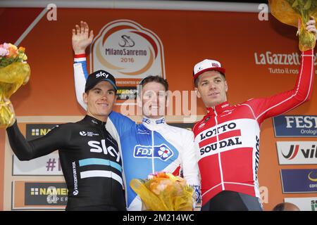 British Ben Swift von Team Sky, French Arnaud Demare von FDJ und Belgische Jurgen Roelandts von Lotto Soudal feiern auf dem Podium nach der 107.. Ausgabe von Mailand Sanremo, La classica di Primavera, eintägiges Radrennen, 293 km von Mailand nach Sanremo, Italien, Samstag, 19. März 2016. Stockfoto