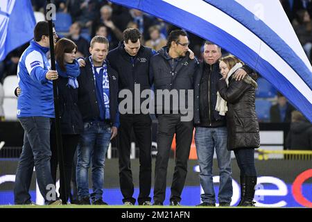 Genks Fans wurden vor dem Start des Jupiler Pro League-Spiels zwischen KRC Genk und KV Oostende in Genk am Freitag, den 08. April 2016, am Tag 2 des Play-off 1 der belgischen Fußballmeisterschaft fotografiert. BELGA FOTO YORICK JANSENS Stockfoto